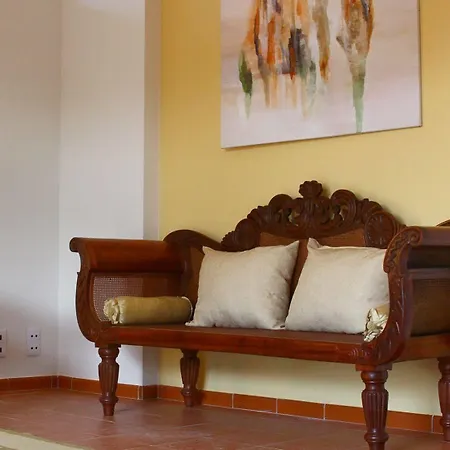 Casa Do Alfaro * ازامبوجا